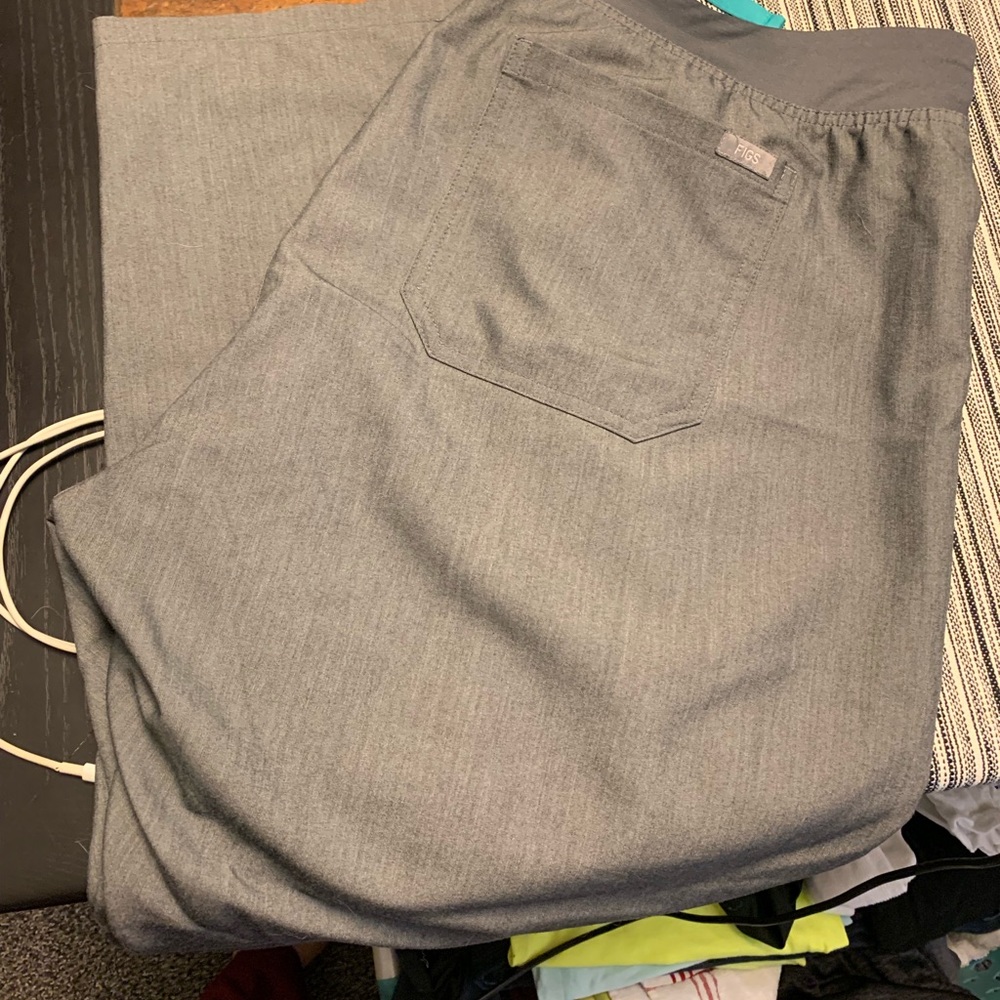 Women’s Figs Livingston Scrub Pants